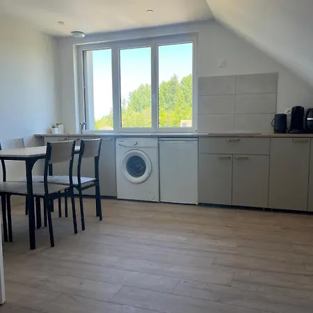 Cozy Close To Train Station