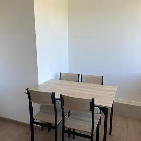 Apartamento Cozy Close To Train Station